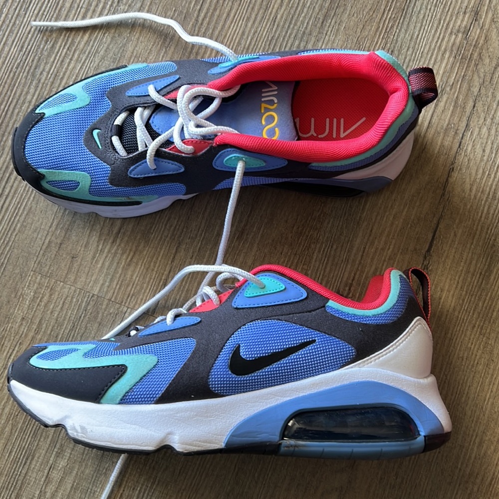 Nike Air Max 200
Royal Pulse size 7.5 men
